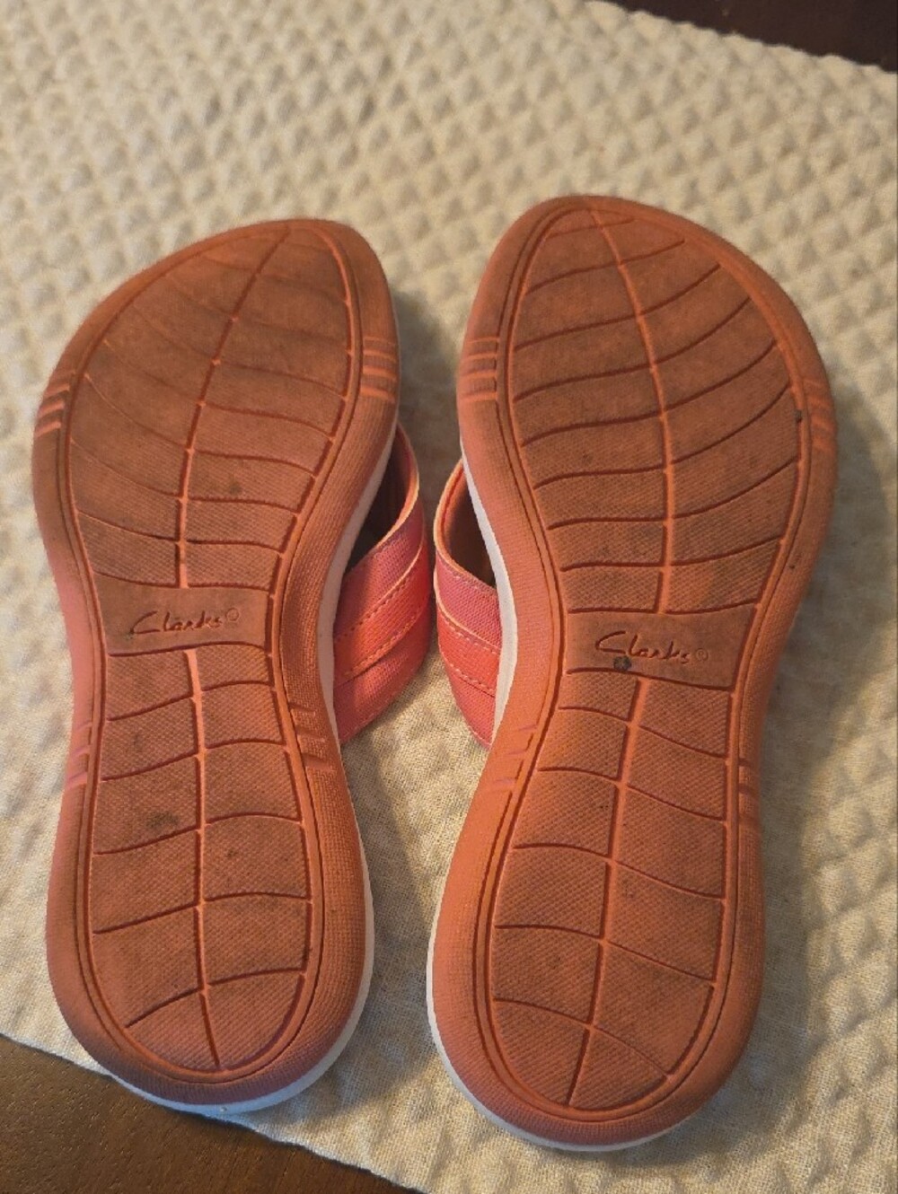 Clarks Women's Coral and Gray Cloudsteppers Thong Sandals - Picture 2 of 3